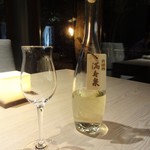 レヴォ - 日本酒なのに驚きのお味、貴蒸酒 ”萬壽泉” です。富山の酒造会社が造る 少し貴腐ワインに似たような甘いお味です。わたしは 初めて頂きました。