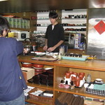 徳也茶喫館 - お店の皆さんはとても親切です。