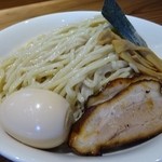 麺屋 武吉 - つけ麺の全容・艶のある素晴らしい製麺とこの上もない贅沢なスタイルはラーメン界の極上の逸品・映像は中盛り