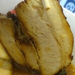 麺屋 武吉 - しょうゆのちゃーしゅーの大きくて肉厚のあること