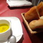 サーラ・マンジェ・ドゥ・クール  - (第2回）パン