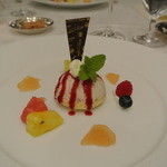 ヴェル・ボワ - フロマージュ・ブランのヌガー・グラッセ　フルーツと共に