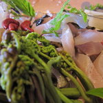 飴源 - 「わらび」などの野草もたっぷり