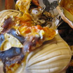 飴源 - 体の両サイドにある蟹の肺(エラ)を取り去りま～す(除去前)