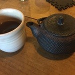 手打ちほうとうと発幸料理のお店 元祖へっころ谷 - 南部鉄器でお茶
