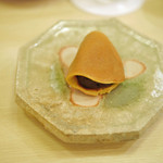 赤坂 詠月 - どら焼き、大納言を自家製のどら生地で巻いたもの