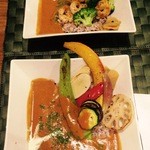 グリルかまくら - 日替わりの海老とブロッコリーVS夏野菜カレー