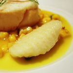 シェ松尾・松濤レストラン - 北海道産帆立貝のリソレ　サフランのナージュ パスティスの香り