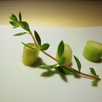 シェ松尾・松濤レストラン - ニュージーランド産仔羊背肉のロティ　グリーンアスパラガスのクルートとニンニクピュレ