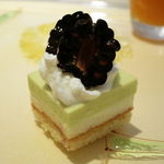 シェ松尾・松濤レストラン - 本日のデザート(ピスタチオのショートケーキ)