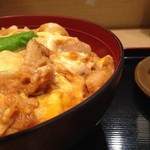 鶏三和 - 名古屋コーチン親子丼ズーム