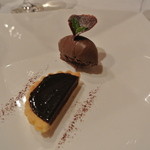 ヴィーノ・デッラ・パーチェ - チョコレートのタルトにコーヒーのアイスクリーム