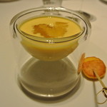 ブラン ルージュ - トウモロコシの冷たいスープ　カモミール風味のジュレ添え