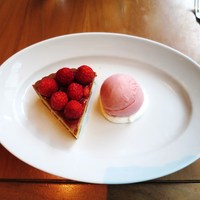 オーク ドア - ストロベリータルト　ストロベリーアイスクリーム