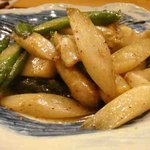 えんや - ﾂﾌﾞｱｽﾊﾟﾗﾊﾞﾀー炒め