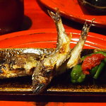 草喰 なかひがし - 鮎塩焼き　煮詰めトマトソース　焼き万願寺唐辛子