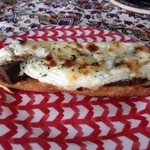 ル・ルソール - 2015年7月：タルティーヌ(牛すじカレーとグリュイエールチーズ、\420)…夏野菜たっぷりのカレーにペシャメルソースとチーズの焦げ目。美味しい焼きカレーって感じ♪