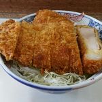とんかつ美よし - 特製ロースソースかつ丼（ソース抜き） 1100円。厚みがあるのに柔らかくジューシーな特製ロースかつを丼の上に載せて頂きました。甘目のソースが苦手な方に最適です。1100円の贅沢な丼物で至福のひと時を。