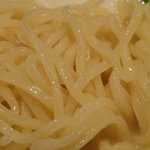 拉麺ダイニングほんまれ - エッジの立った中太麺