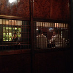 酒盃 - 座った席からカウンターを臨めば  ココまで2015年8月訪問