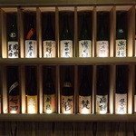 和酒和肴 せんごく - 店内に並んでいる日本酒（その1）
