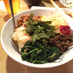 2015.8. 茶碗ビビンバ　意外と多い