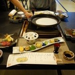 Gero Onsen Yamagataya - 牛肉は陶板で焼く
