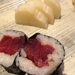 鮨　かねさか - べったら漬けと鉄火巻き