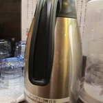 つけ麺 えん寺 - 割スープはポットに入っています。(^^♪