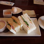 じゅうやくしつ - モーニングＡセット「おまかせサンドイッチ」