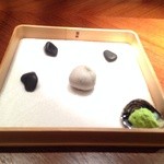 2015年8月　シェフズテーブルにて、東京の“セララバード”のお料理を頂きました♪[枯山水]じゃがいも・アンチョビー・パセリ・バター