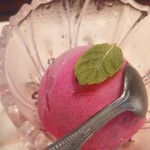 くろとん - 【デザート】ドラゴンフルーツのアイス