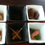 くろとん - 【前菜（温・冷）】本日の沖縄惣菜6種皿