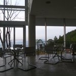 茶房　わらび野 - テーブル席は軽食やランチにちょうどいいです。