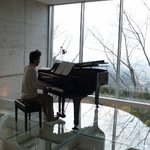 茶房　わらび野 - この日のピアノ演奏は、福岡を中心に活動されている松竹大介さんです。