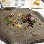 レミニセンス - ディスプレー、皮パリ身フワの食感、リンゴのソースにワインはソービニョン・ブランとのマリアージュで満点の鰻料理。これでトウラジョアのように椎葉村の天然ウナギなら200点です！
