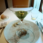 ルカンケ - おくらとモロヘイヤの冷たいスープ　枝豆ととうもろこし