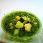 ルカンケ - おくらとモロヘイヤの冷たいスープ　枝豆ととうもろこし