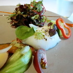 ルカンケ - 温かい燻製したカジキマグロのサラダニソワーズ　赤ピーマンのクーリ