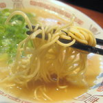 山田家乃ごん太 - スープによく合う低加水細スト麺