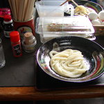 日の出製麺所 - 葱は自分でハサミで切る