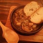 IGOSSOU オリエンタル - オイスター＆マッシュルームのアヒージョ