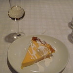 タベルナ ロンディーノ - ドルチェ：洋ナシのカスタードケーキ。＾q＾ それとグラッパ～。＾p＾
