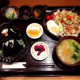 おにぎりのさんかく山