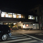 川越 いちのや - 大通りから。ウナギを焼いてる所も見る事が出来ます。