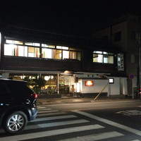 川越 いちのや - 大通りから。ウナギを焼いてる所も見る事が出来ます。