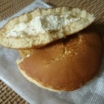 信州苑 - カマンベールチーズどら焼きの中身