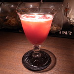 SHOTBAR Q's CASUAL - ソルダム（プラム）とウォッカレモンのカクテル