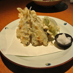 酒とそば まるき - 天然ヤマメの天ぷら