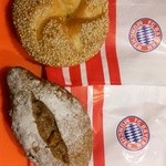 BAYERN FUKUOKA - 黒パンクルミチーズ、ごまカイザー